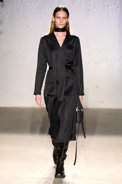Look 18
